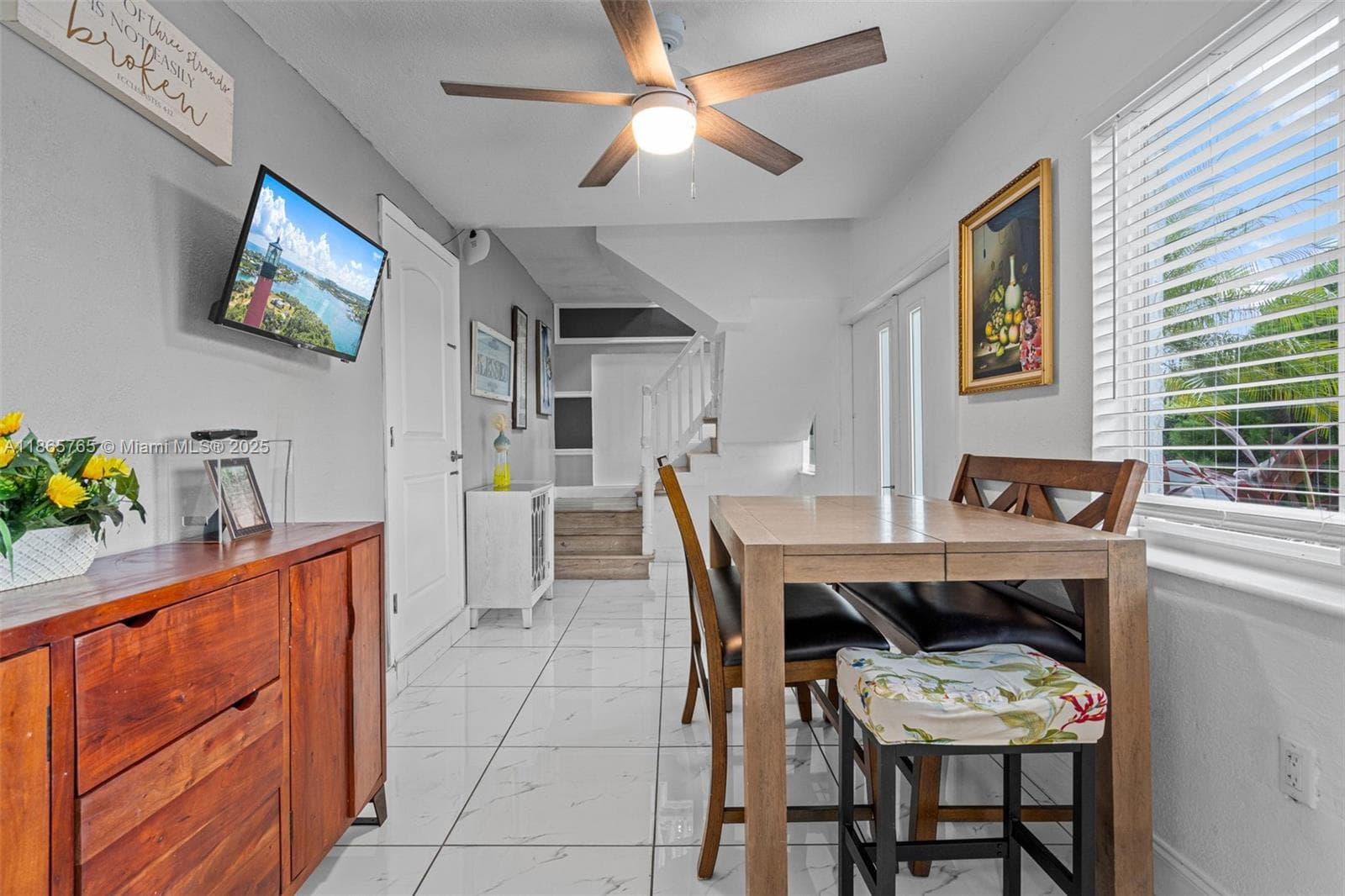 DINING UNIT #1