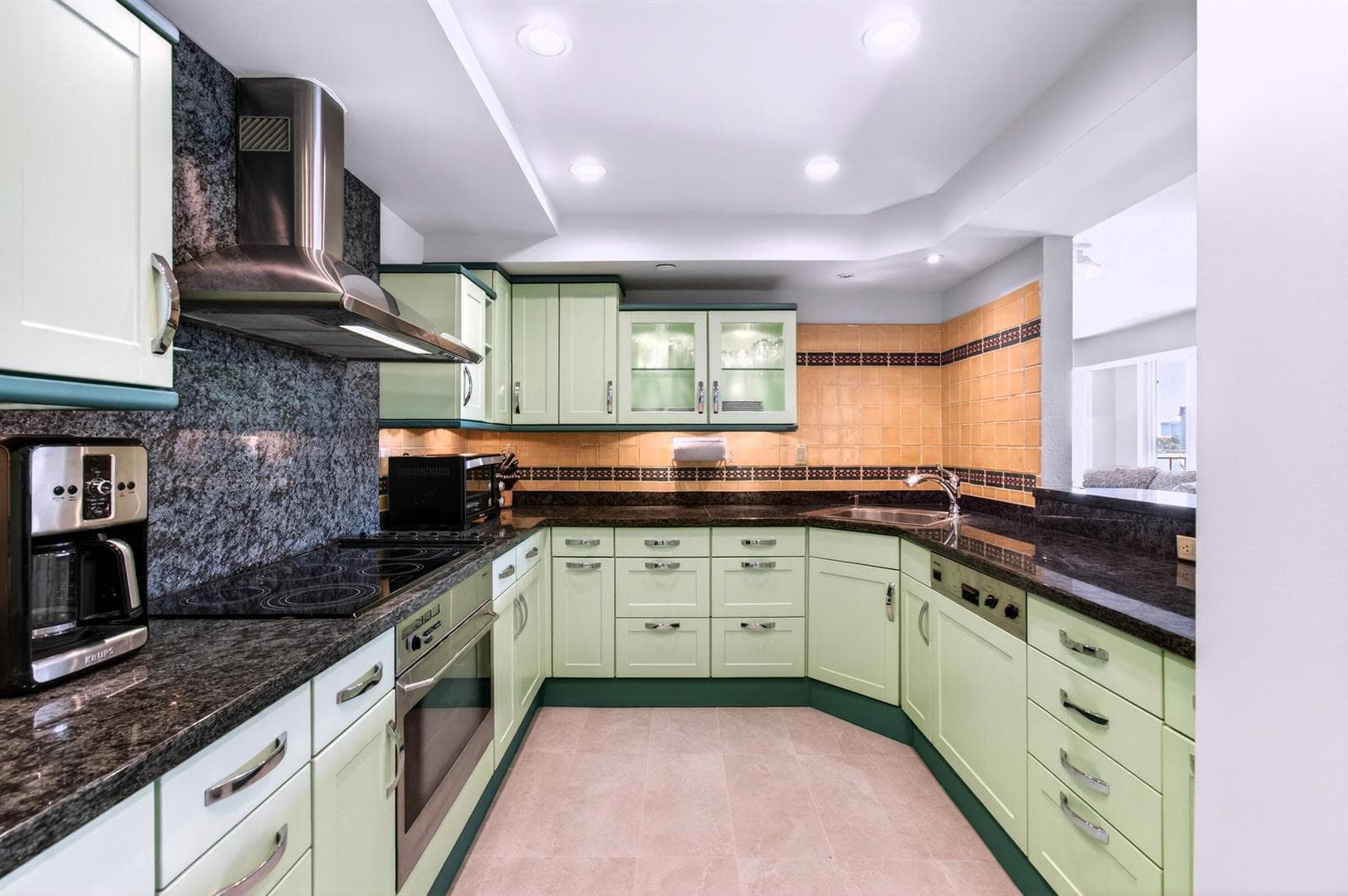 11 - Kitchen