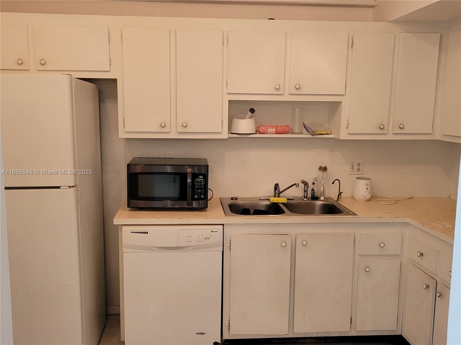 HILLCREST EAST NO 20 COND · #306 in Hollywood - Photo 7