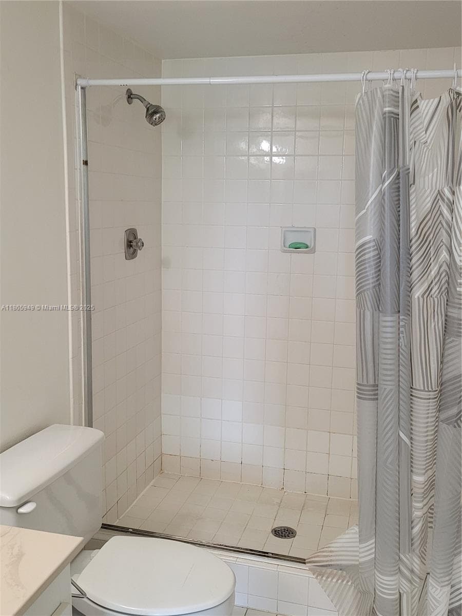 HILLCREST EAST NO 20 COND · #306 in Hollywood - Photo 10