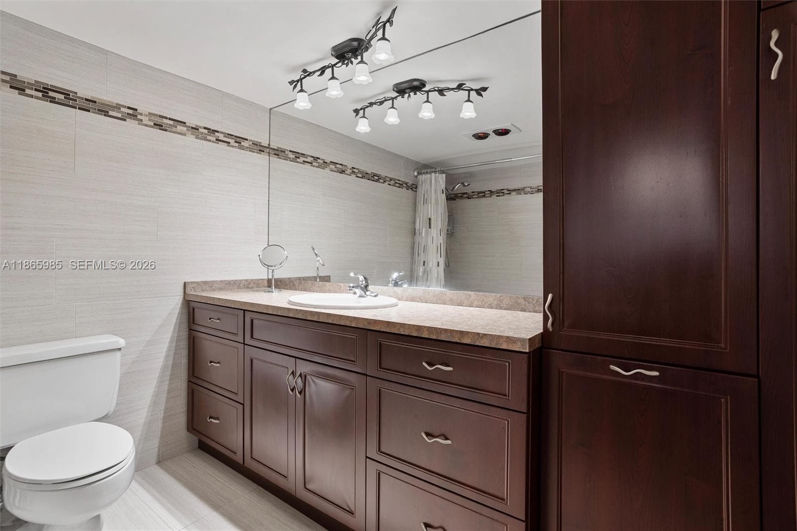 Master additional closet