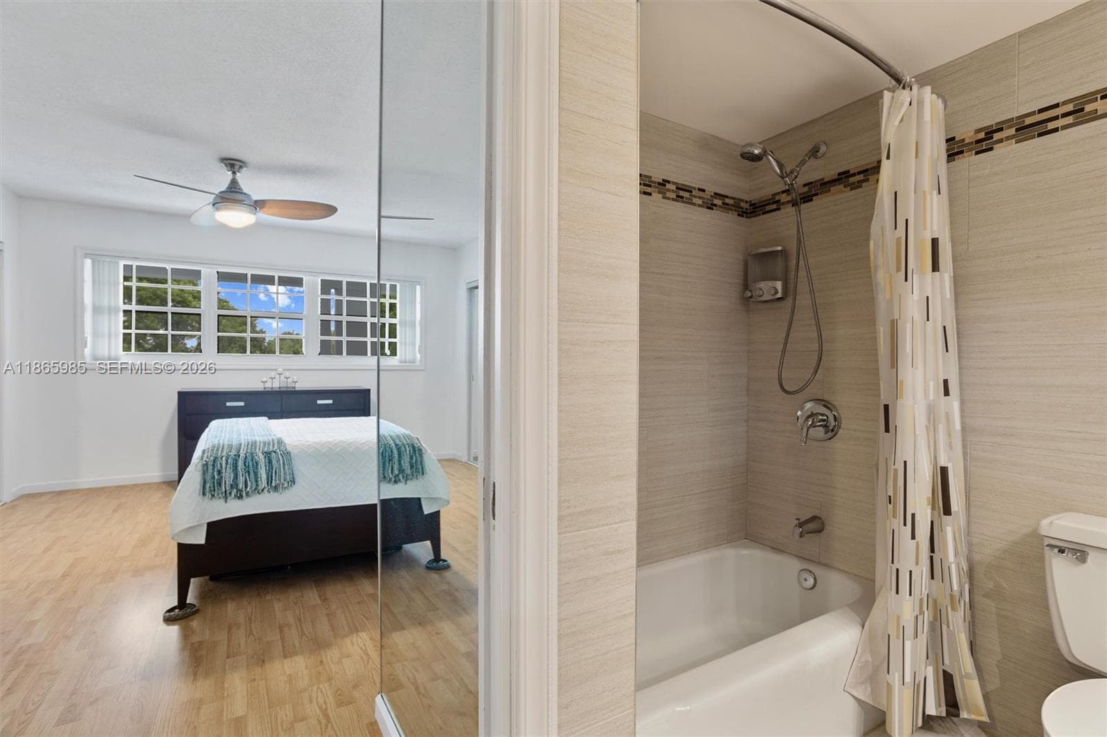 Master Walk-In