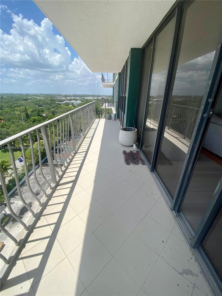 The Palm Bay Yacht Club · #1407 in Miami - Photo 4