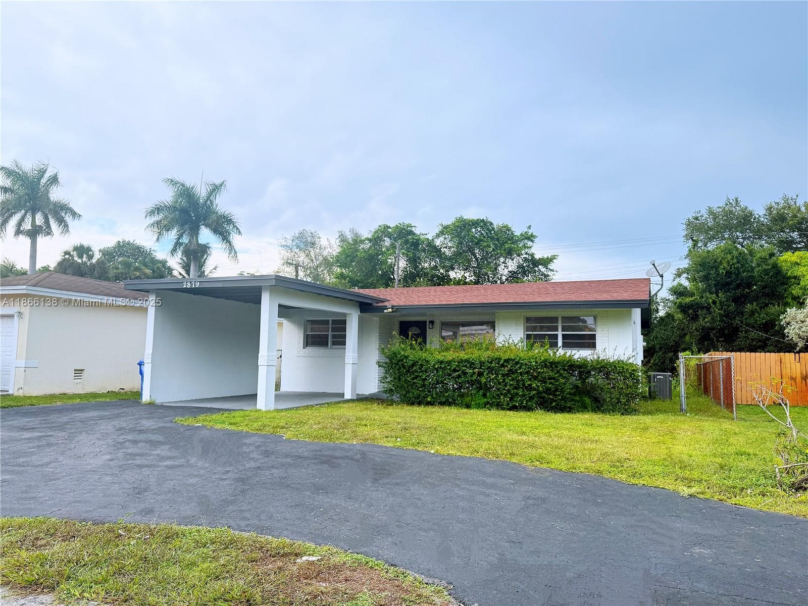 2879 NW 10th Ct photo 2