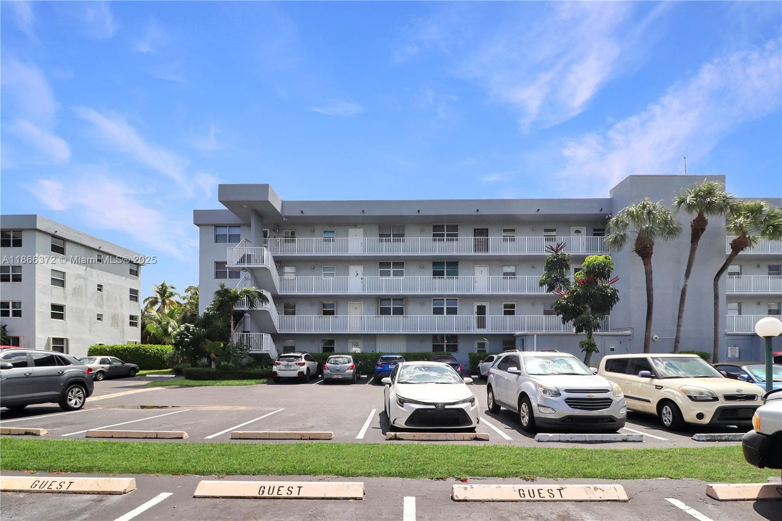 Royal Park · #3C in Oakland Park - Photo 1