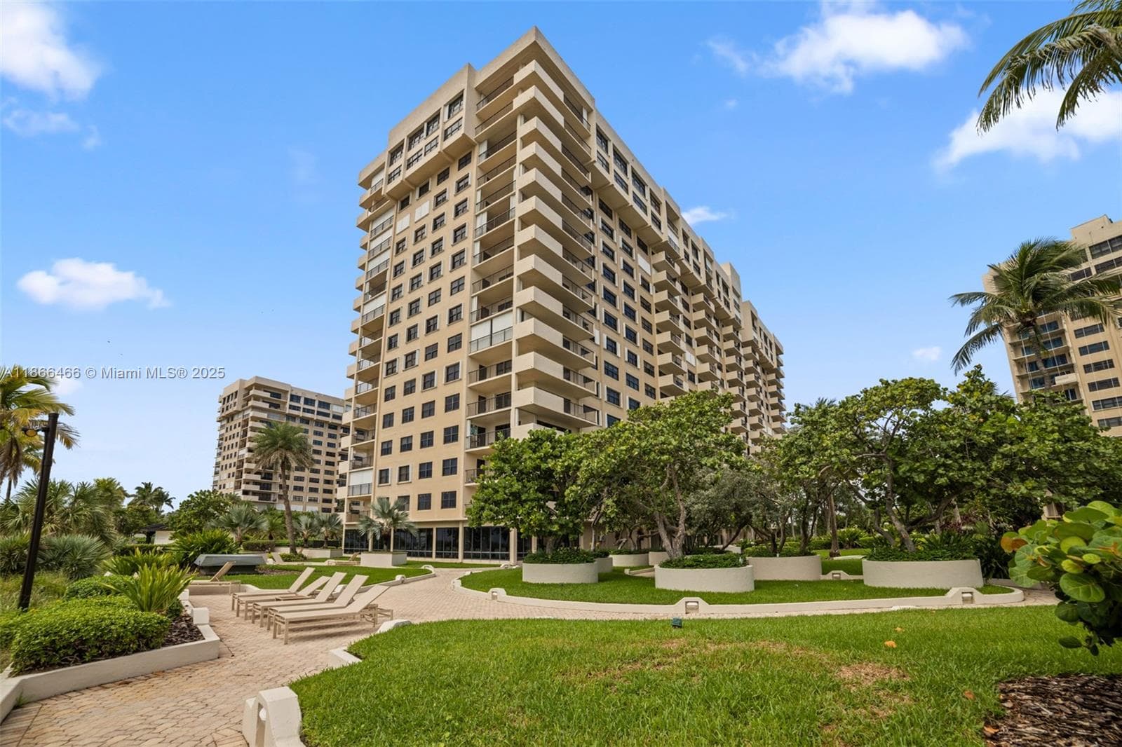 SEA RANCH CLUB B CONDO · #1106 in Lauderdale By The Sea - Photo 1