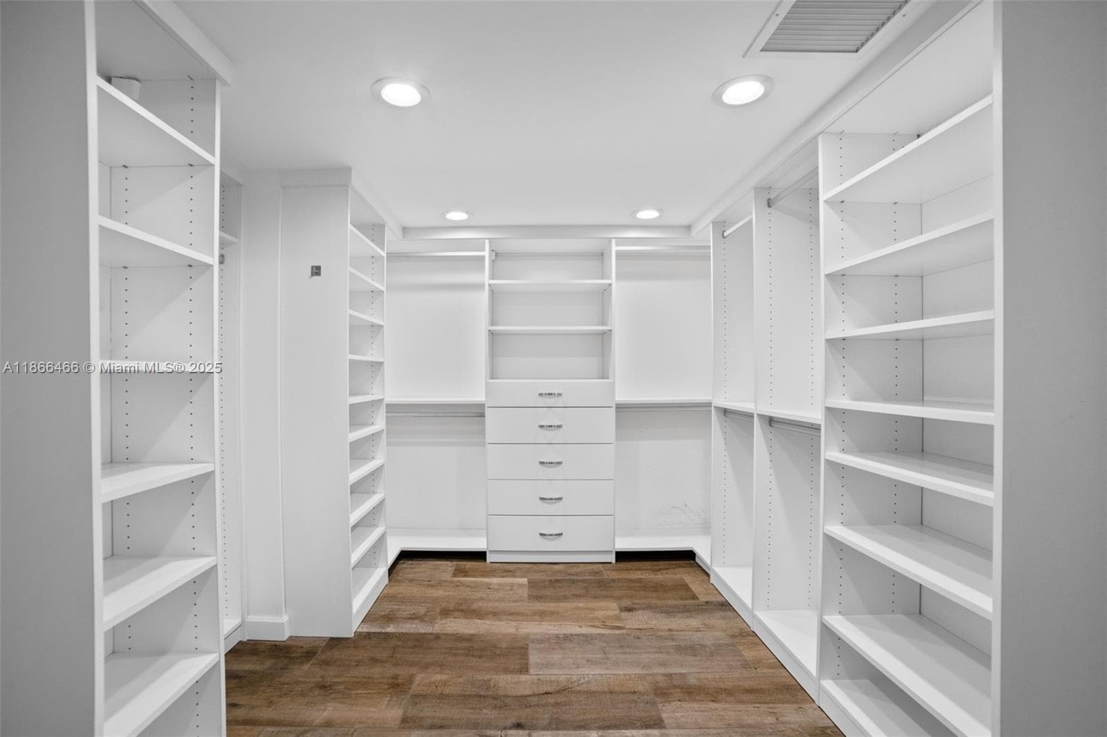 Walking Closet