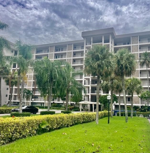 NO 11 PALM-AIRE COUNTRY C · #507 in Pompano Beach - Photo 1