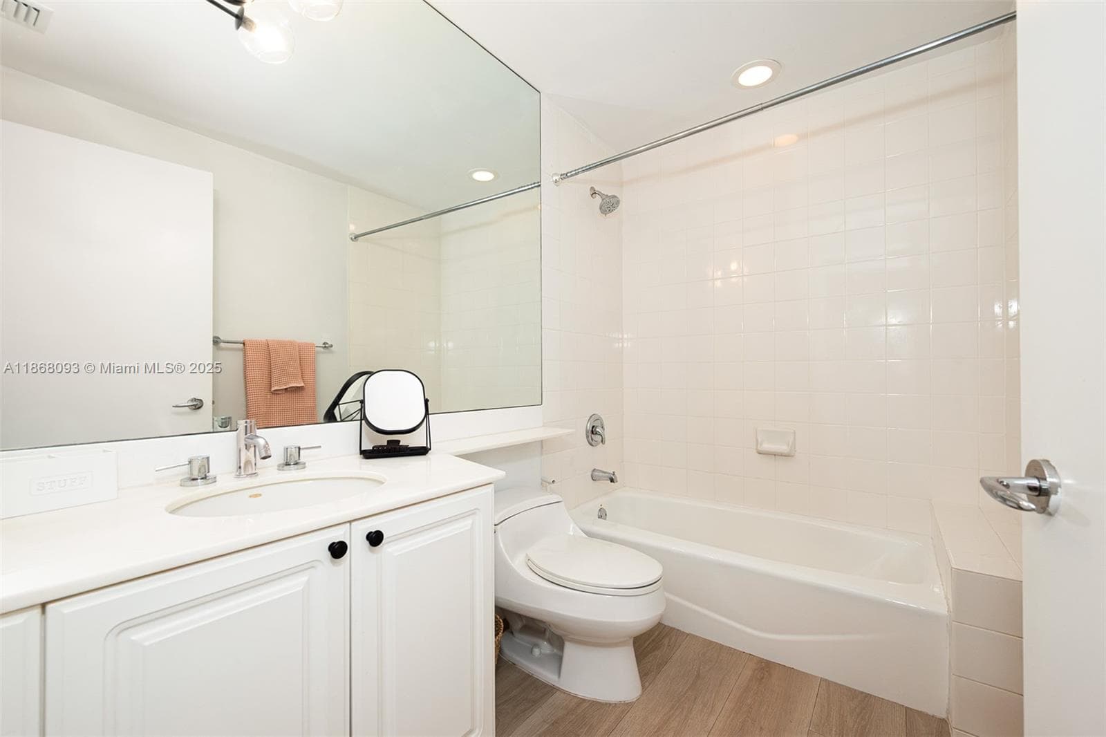 LAKE VILLA TWO CONDO · #406 in Key Biscayne - Photo 17