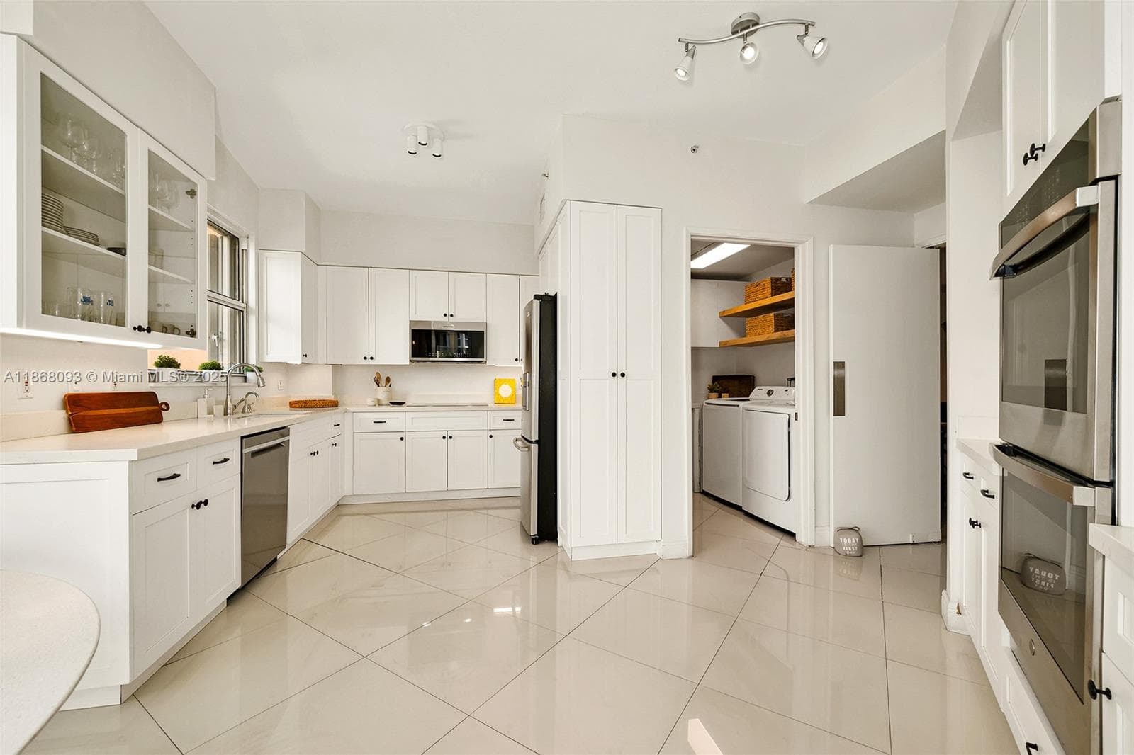 LAKE VILLA TWO CONDO · #406 in Key Biscayne - Photo 7