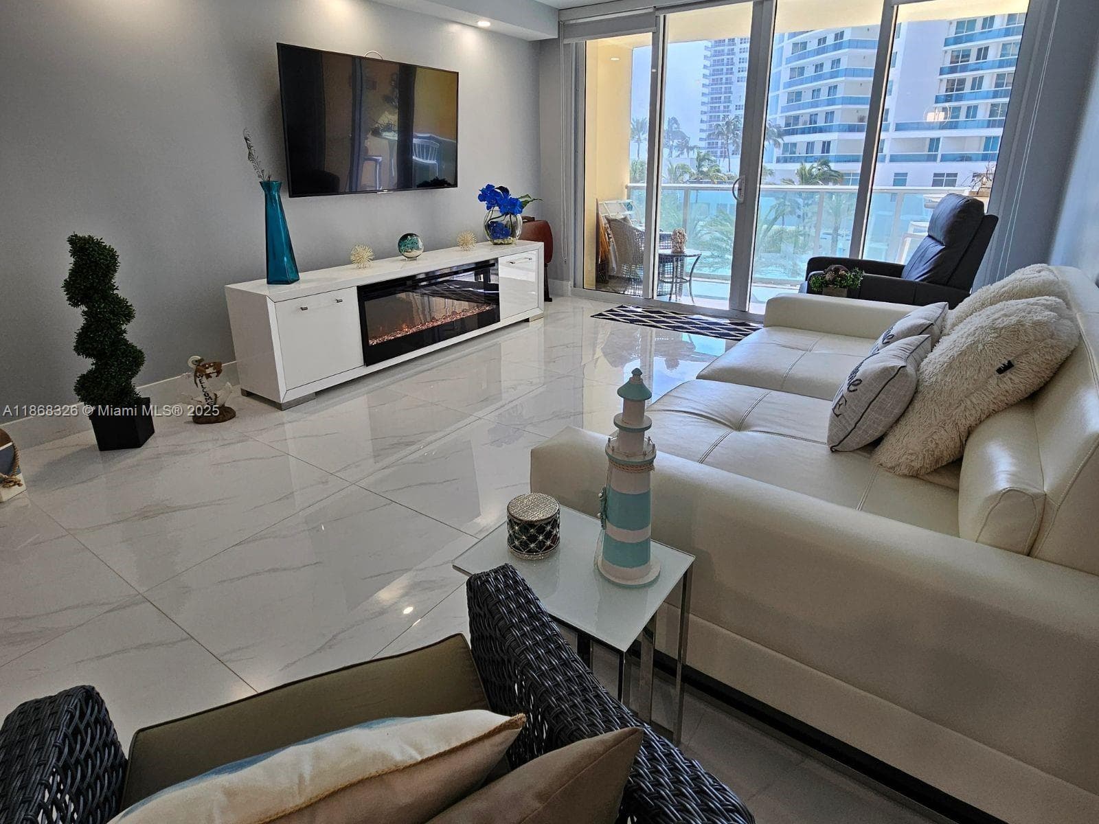 WAVE CONDO · #418 (Ave. April 10 2026 in Hollywood - Photo 24