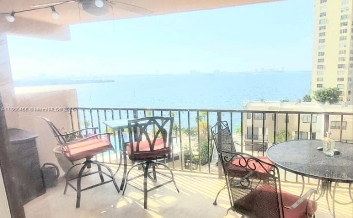 CRICKET CLUB CONDO · #705 in Miami - Photo 11