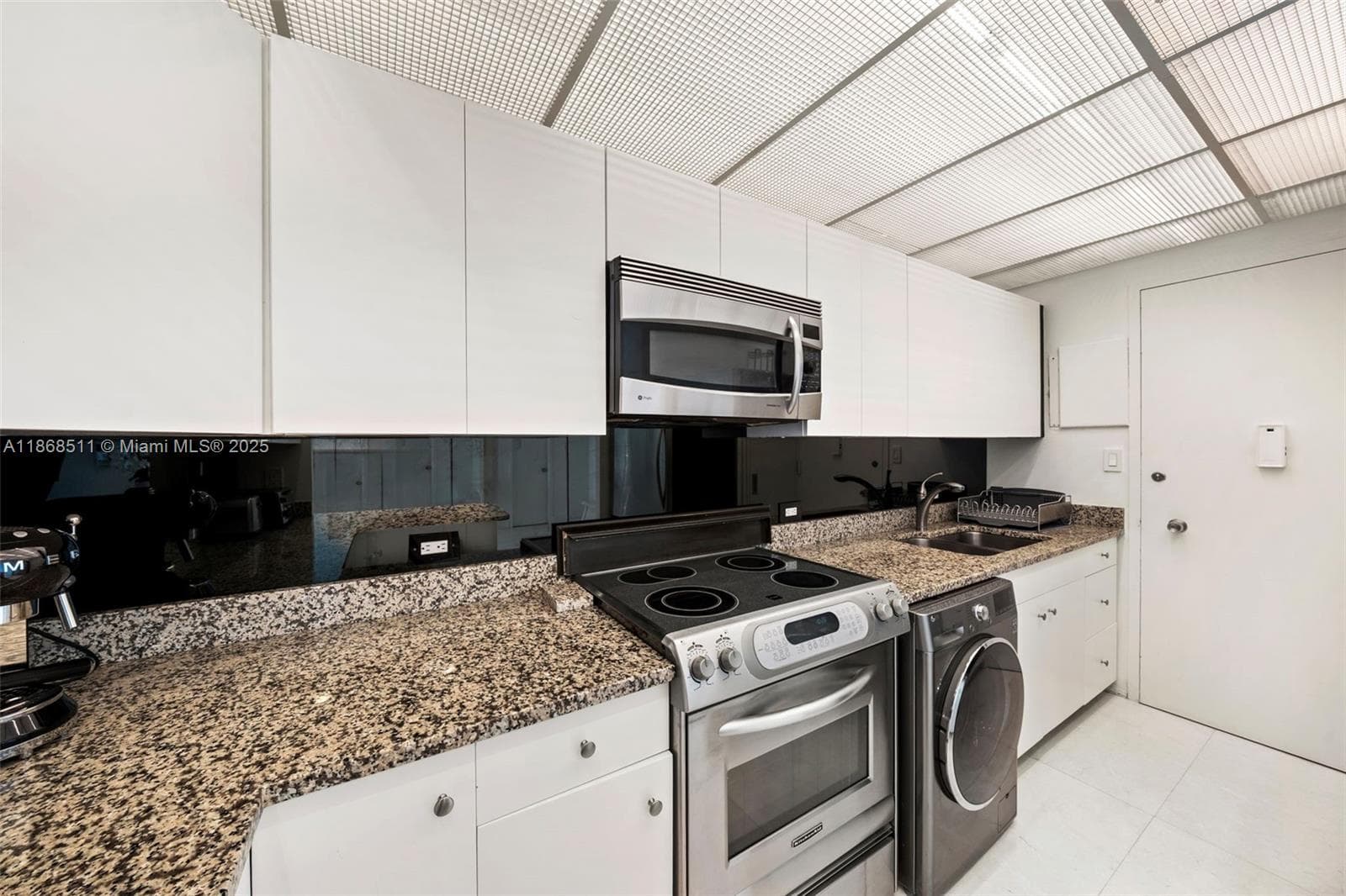 CRYSTAL HOUSE CONDO · #10G in Miami Beach - Photo 2