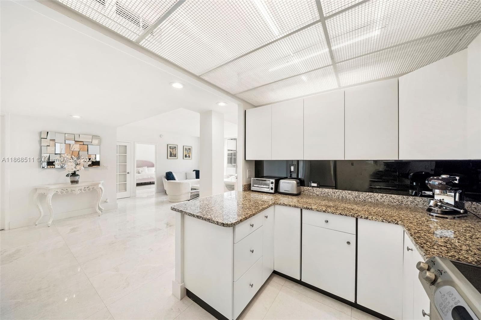 CRYSTAL HOUSE CONDO · #10G in Miami Beach - Photo 4