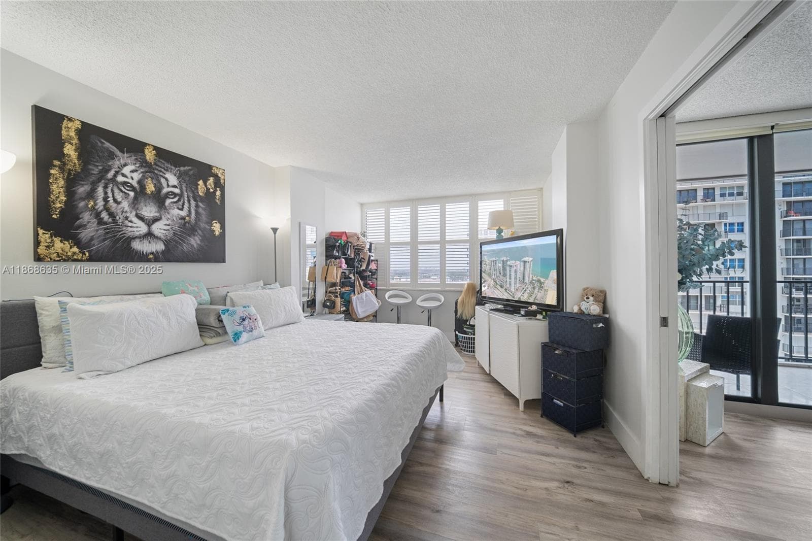 Quadomain Condo · #2304 in Hollywood - Photo 23
