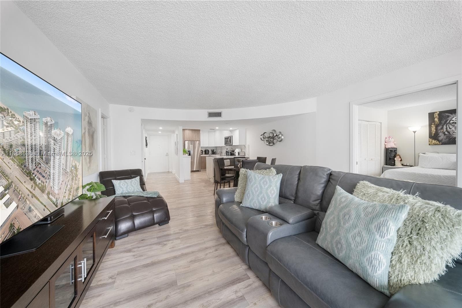 Quadomain Condo · #2304 in Hollywood - Photo 13