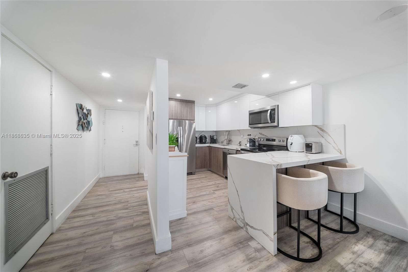 Quadomain Condo · #2304 in Hollywood - Photo 10