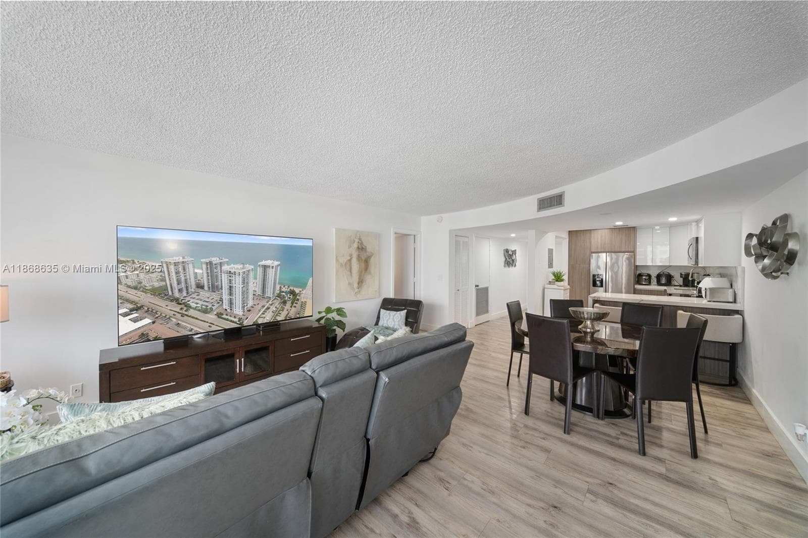 Quadomain Condo · #2304 in Hollywood - Photo 15