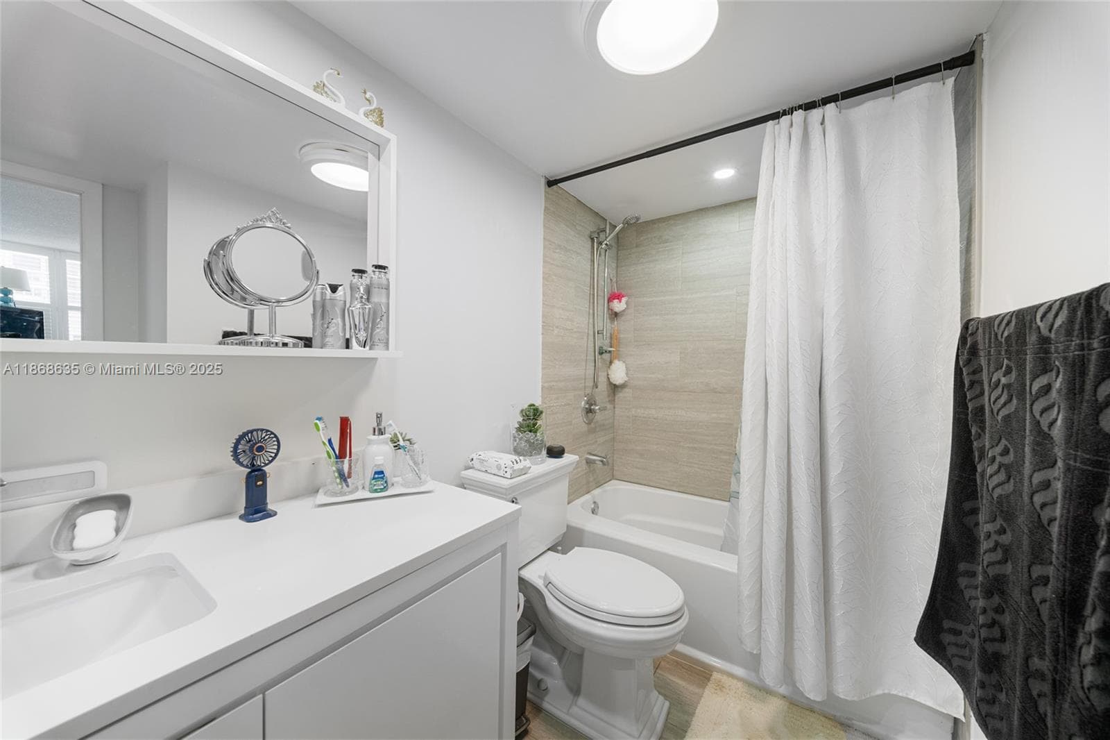 Quadomain Condo · #2304 in Hollywood - Photo 29