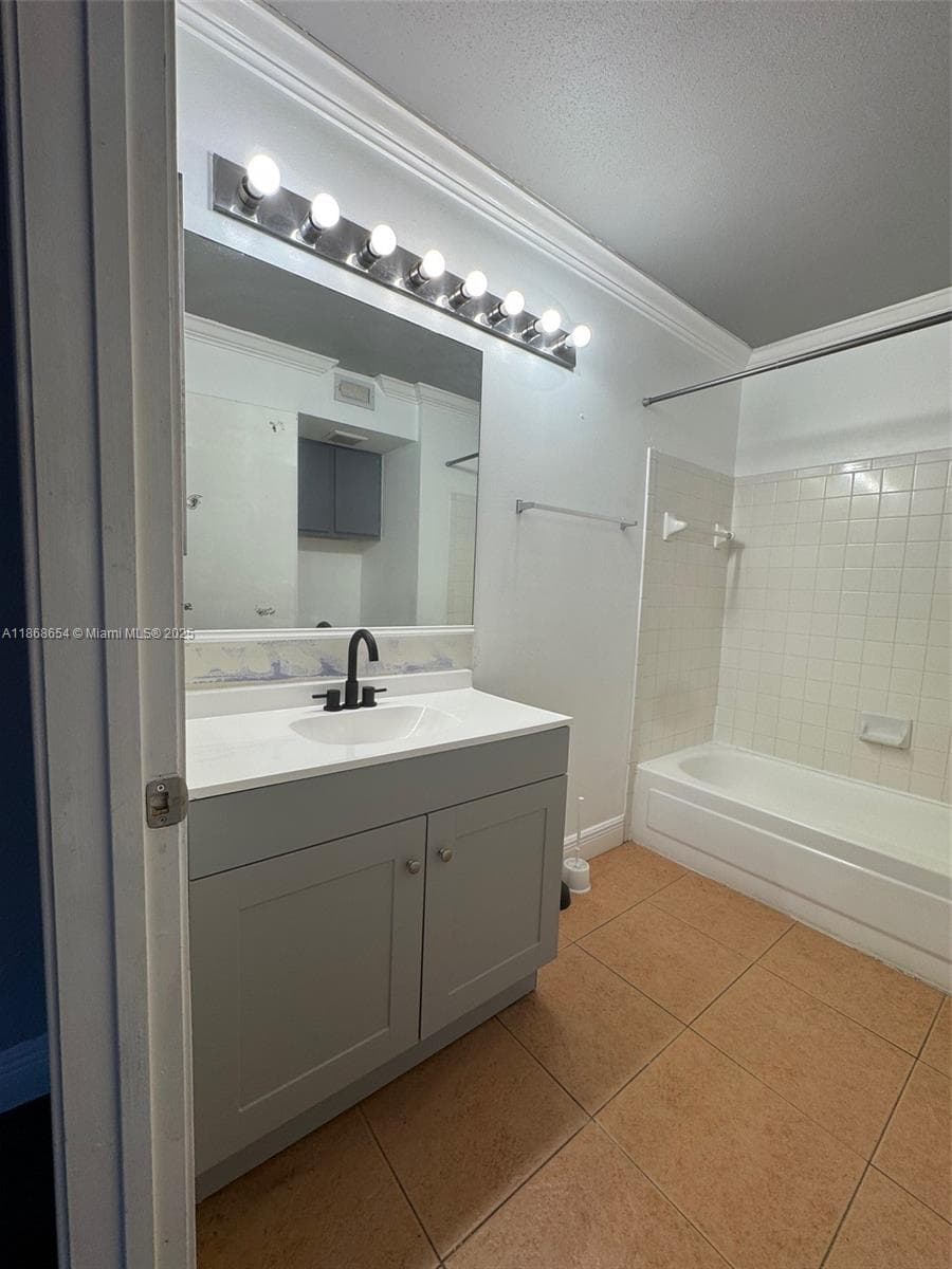 LAKEVIEW CLUB CONDO · #310 in Oakland Park - Photo 3