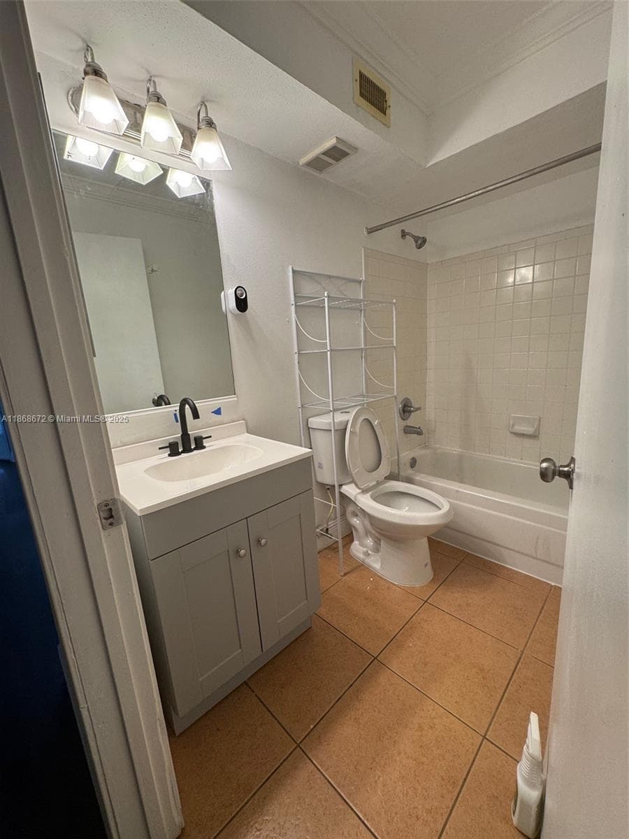 LAKEVIEW CONDO · #310 in Oakland Park - Photo 6