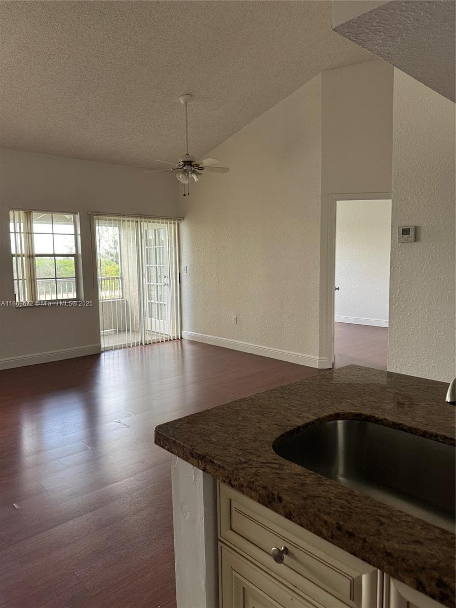 LAKEVIEW CONDO · #310 in Oakland Park - Photo 3