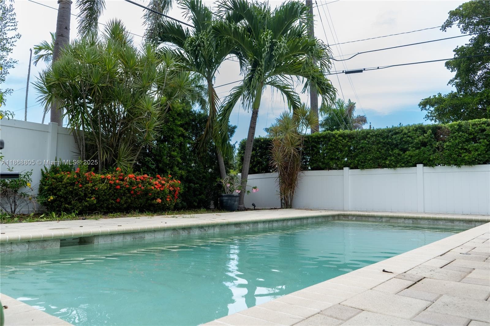 2841 NW 10th Ave photo 3