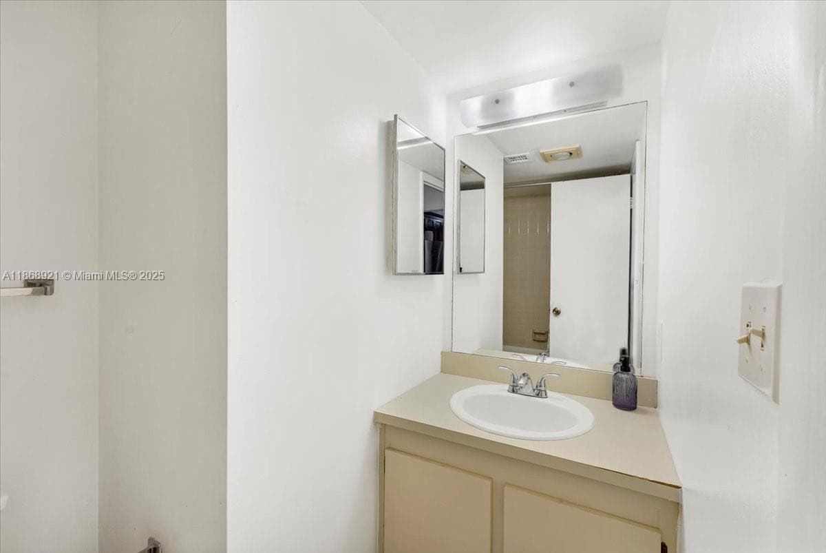 CHANTILLY CONDO · #607 in Miami - Photo 23