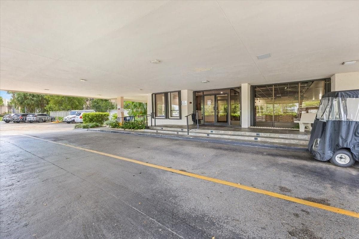 CHANTILLY CONDO · #607 in Miami - Photo 2