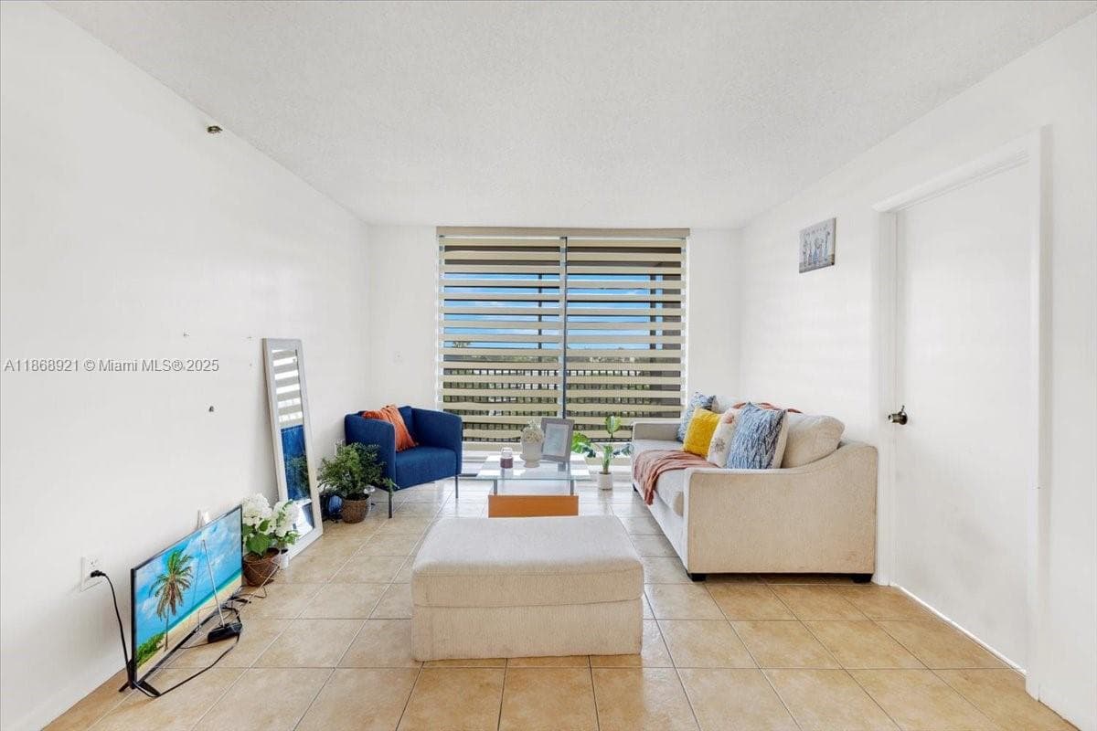 CHANTILLY CONDO · #607 in Miami - Photo 12