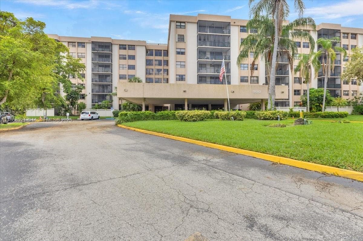 CHANTILLY CONDO · #607 in Miami - Photo 1