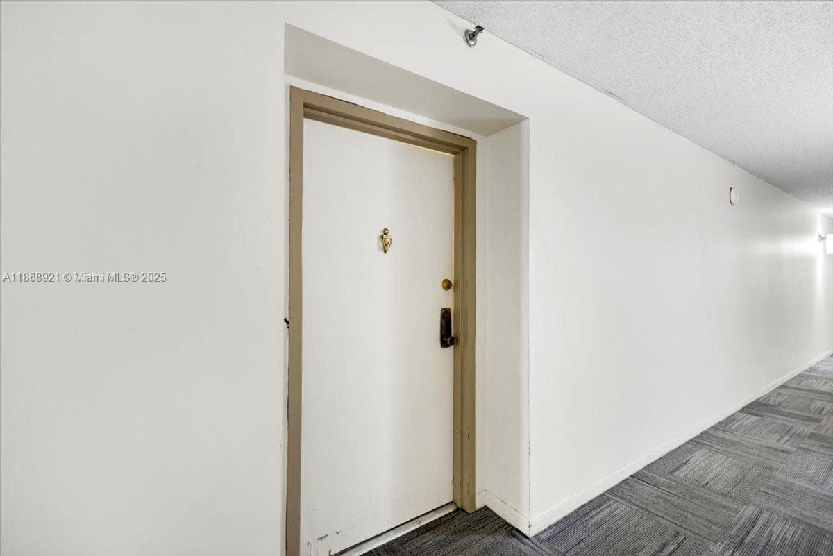 CHANTILLY CONDO · #607 in Miami - Photo 9
