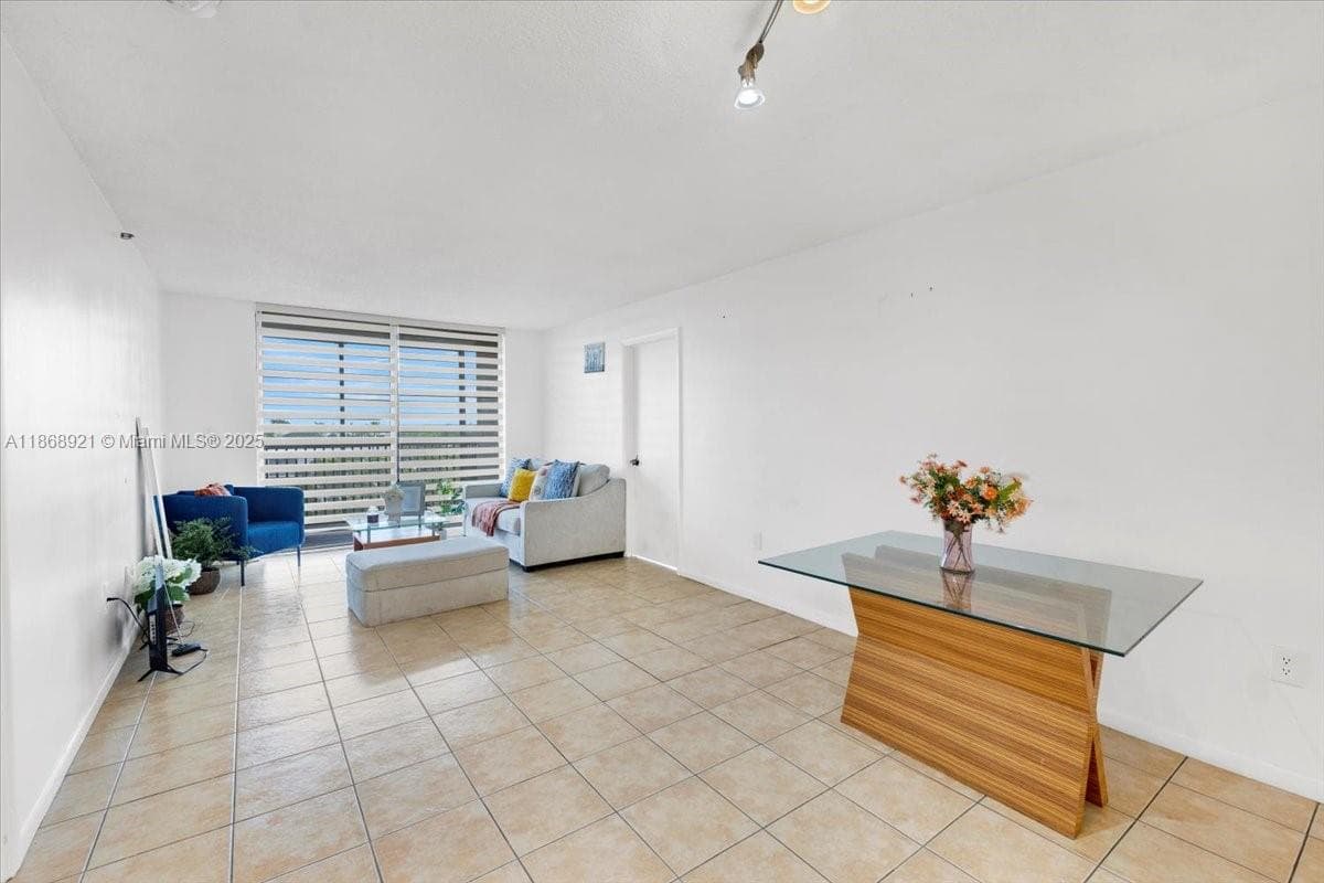 CHANTILLY CONDO · #607 in Miami - Photo 10