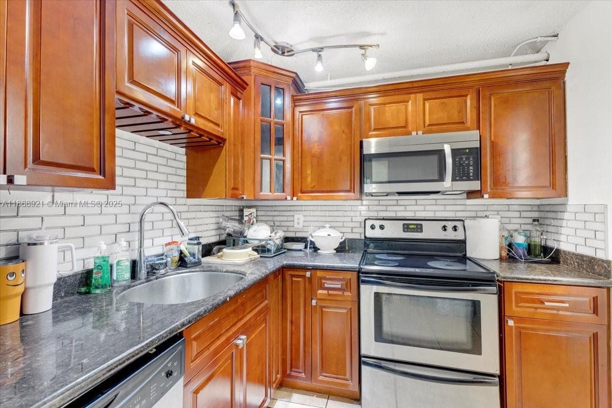 CHANTILLY CONDO · #607 in Miami - Photo 15