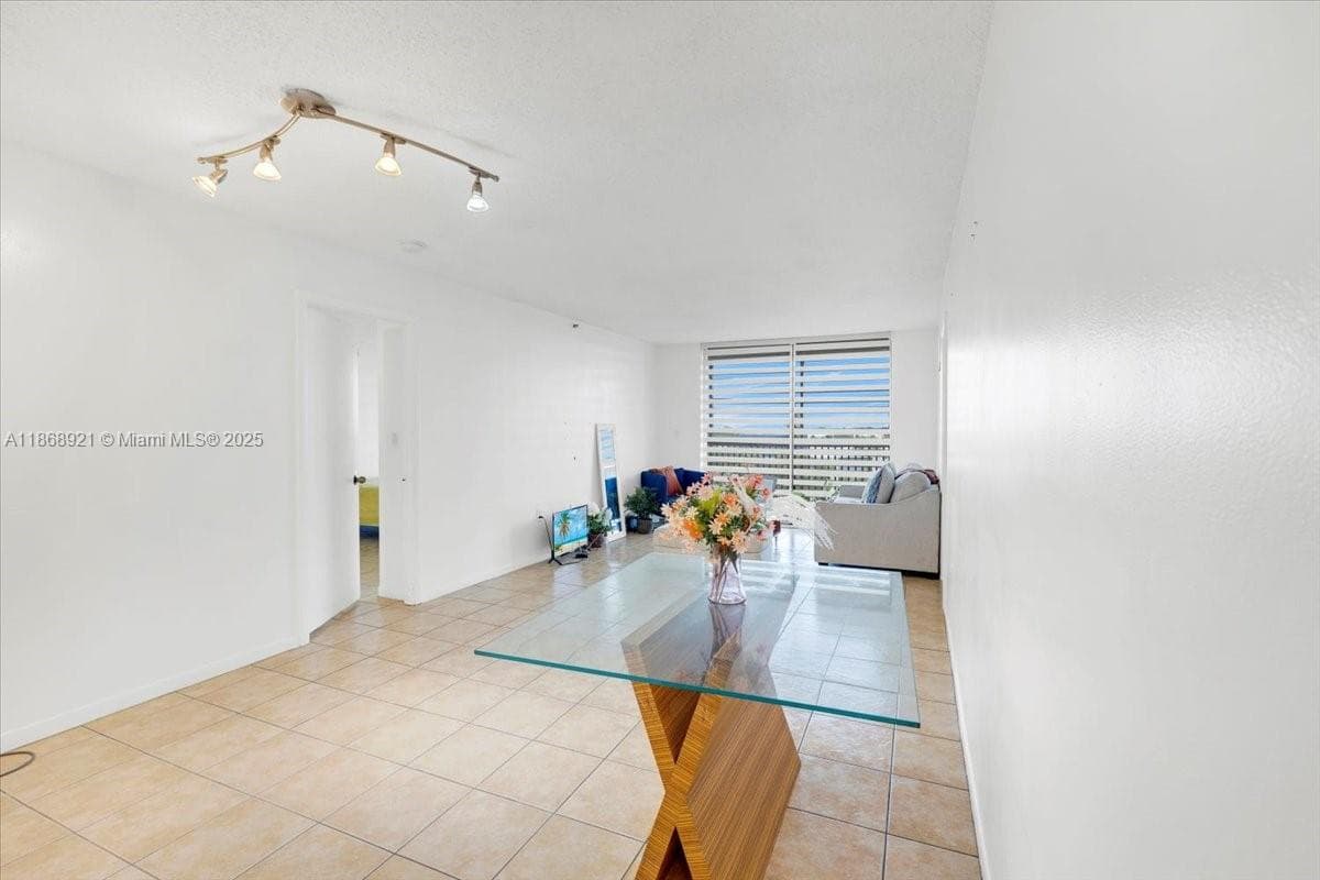CHANTILLY CONDO · #607 in Miami - Photo 11