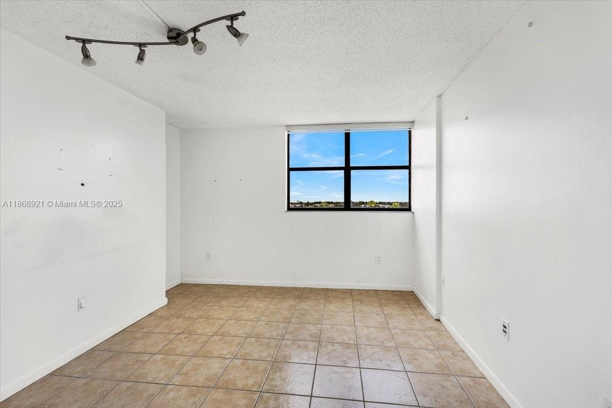 CHANTILLY CONDO · #607 in Miami - Photo 21