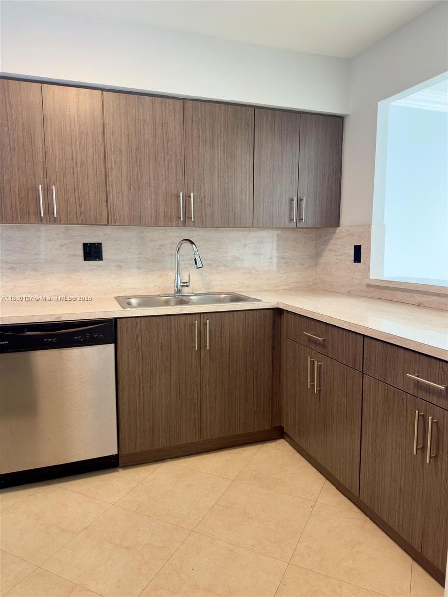RIVIERA CONDOMINIUM · #33 in Miami - Photo 18