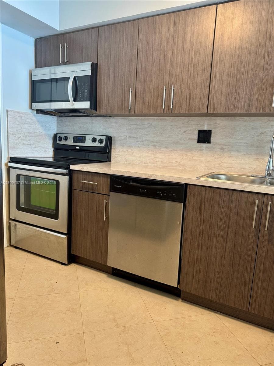 RIVIERA CONDOMINIUM · #33 in Miami - Photo 4