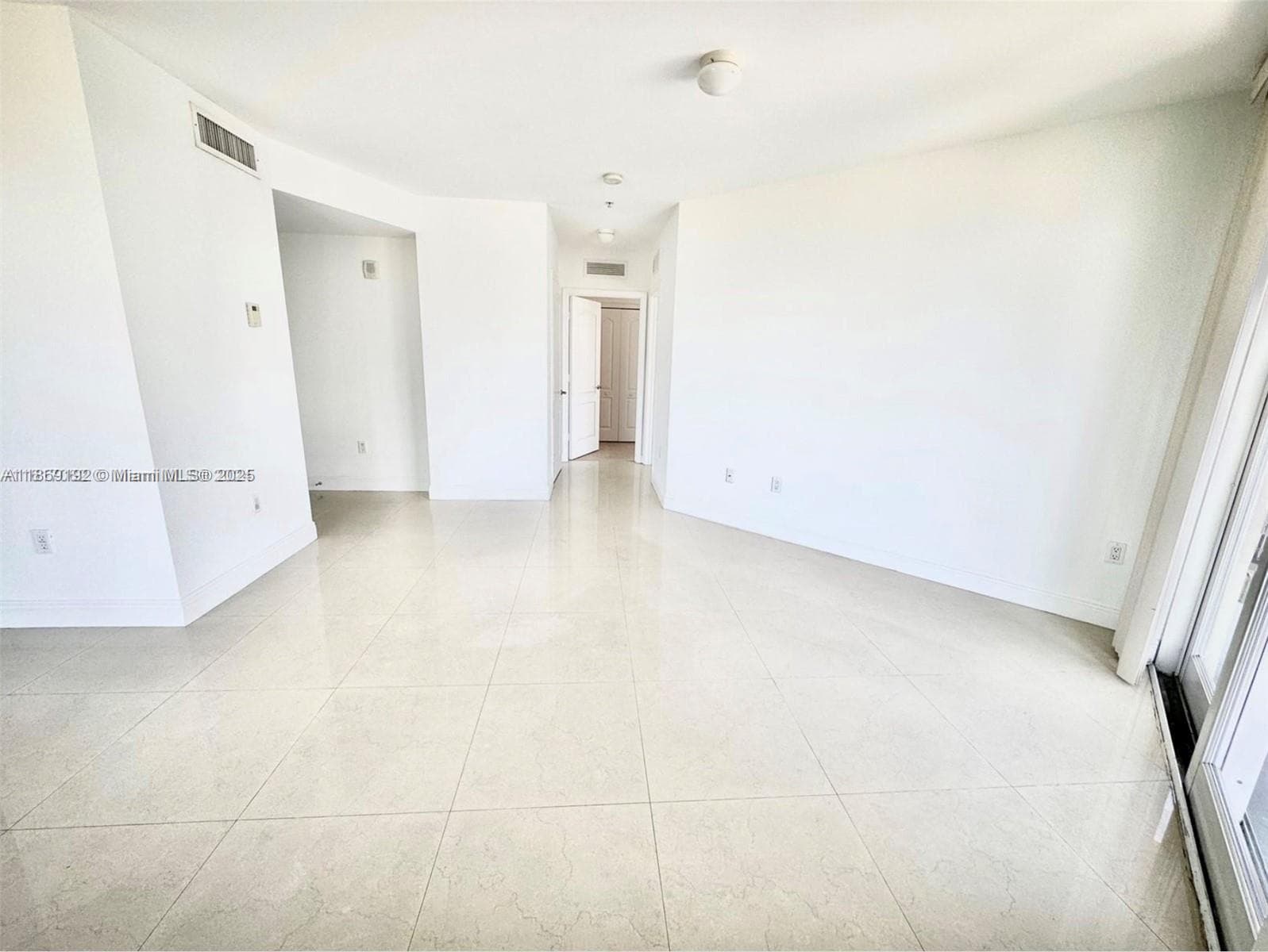 Brickell Way Condo · #503 in Miami - Photo 3