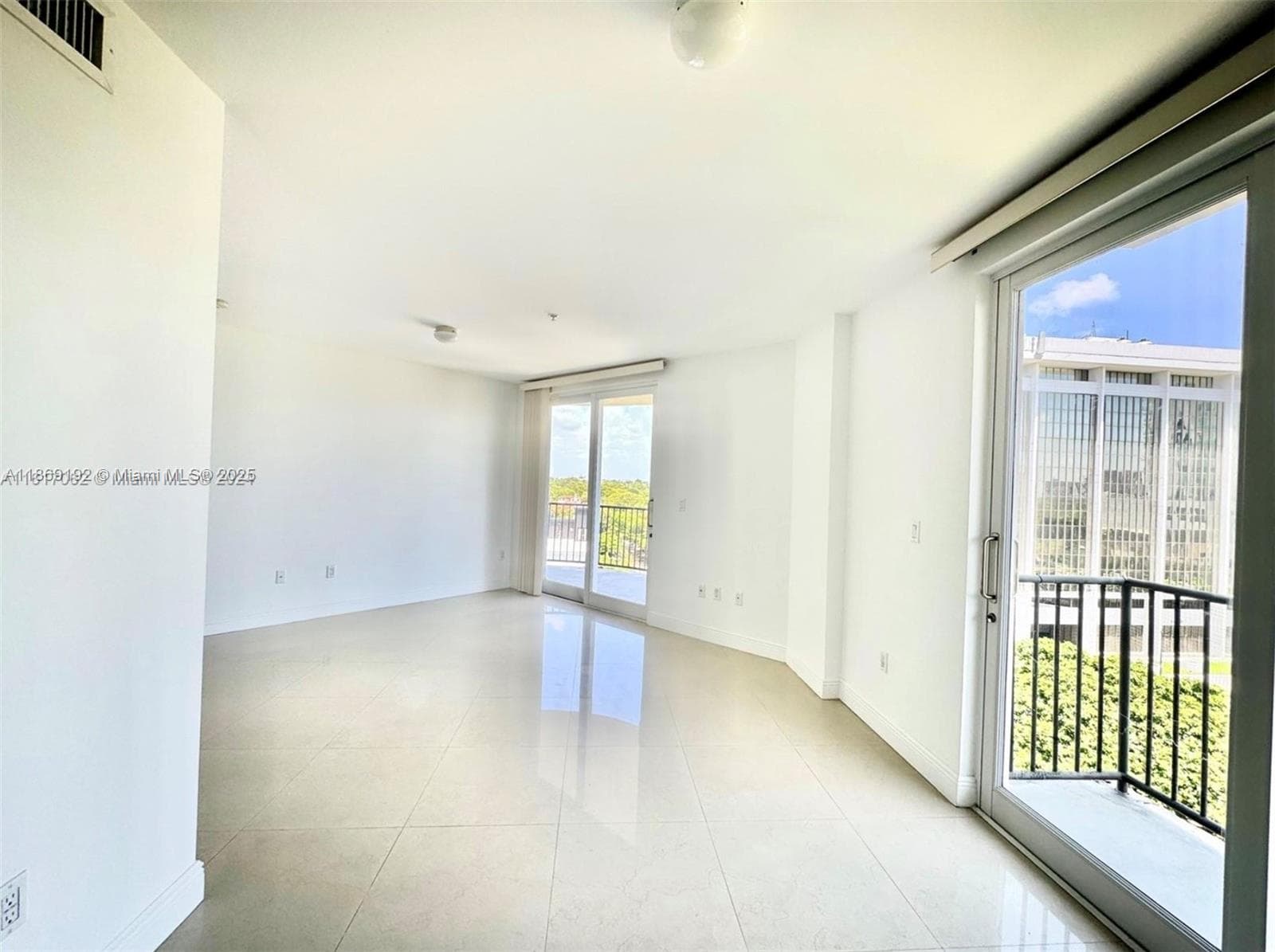 Brickell Way Condo · #503 in Miami - Photo 4