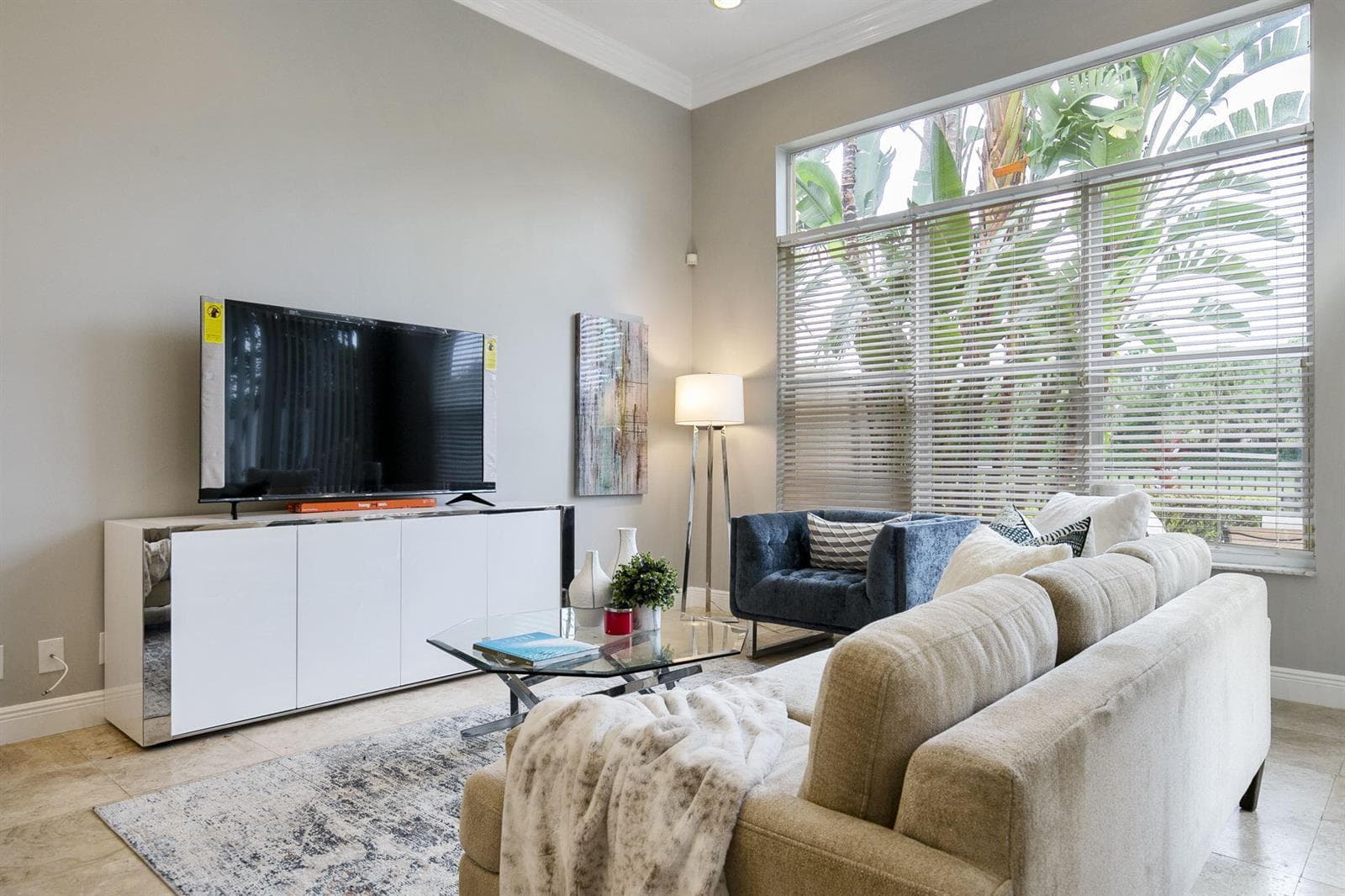 Family room 2
