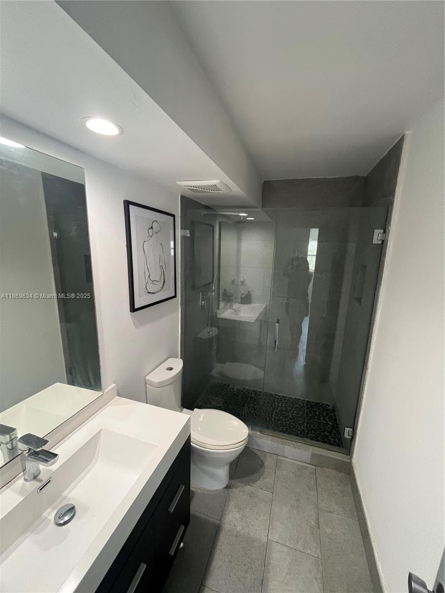 JADE WINDS GROUP-DAISY GA · #623-E in Miami - Photo 6