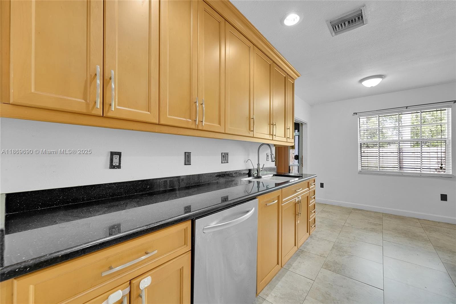 5520 NW 49th Ave photo 10