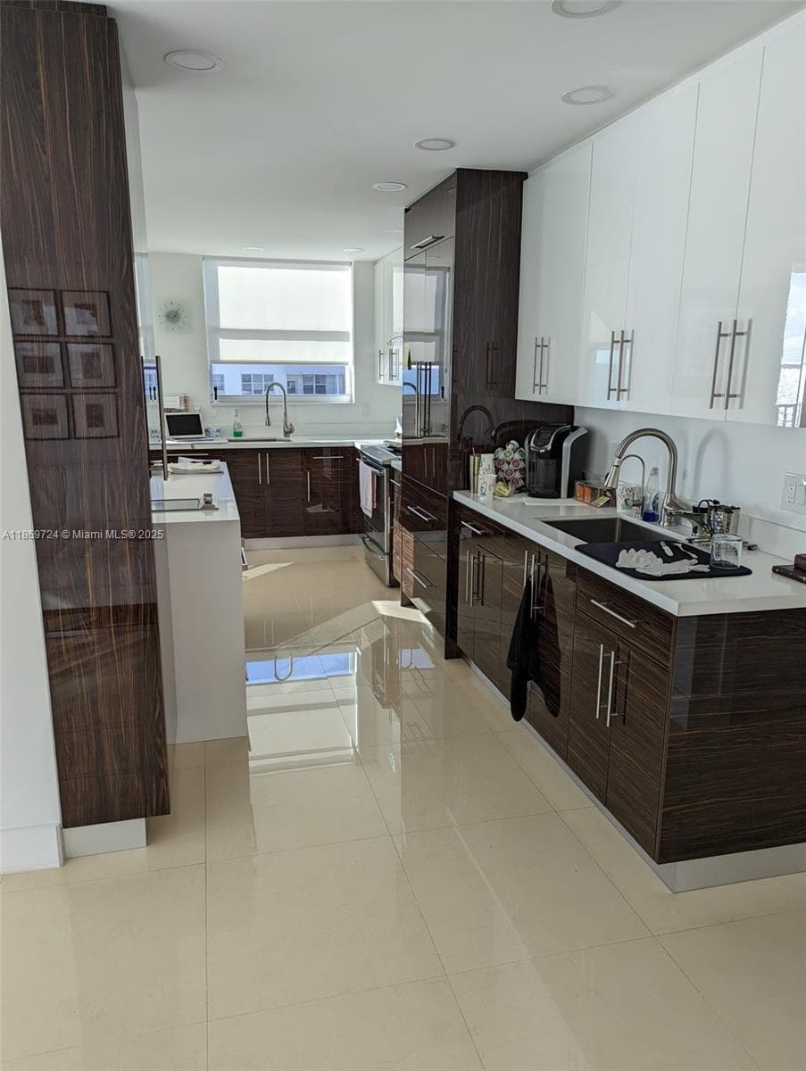 MANATEE CONDO · #1004 in Surfside - Photo 7