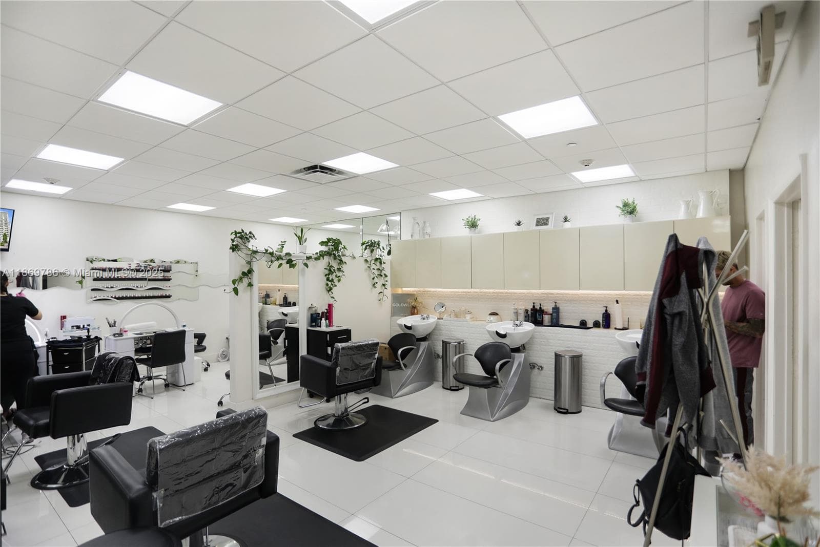 SALON