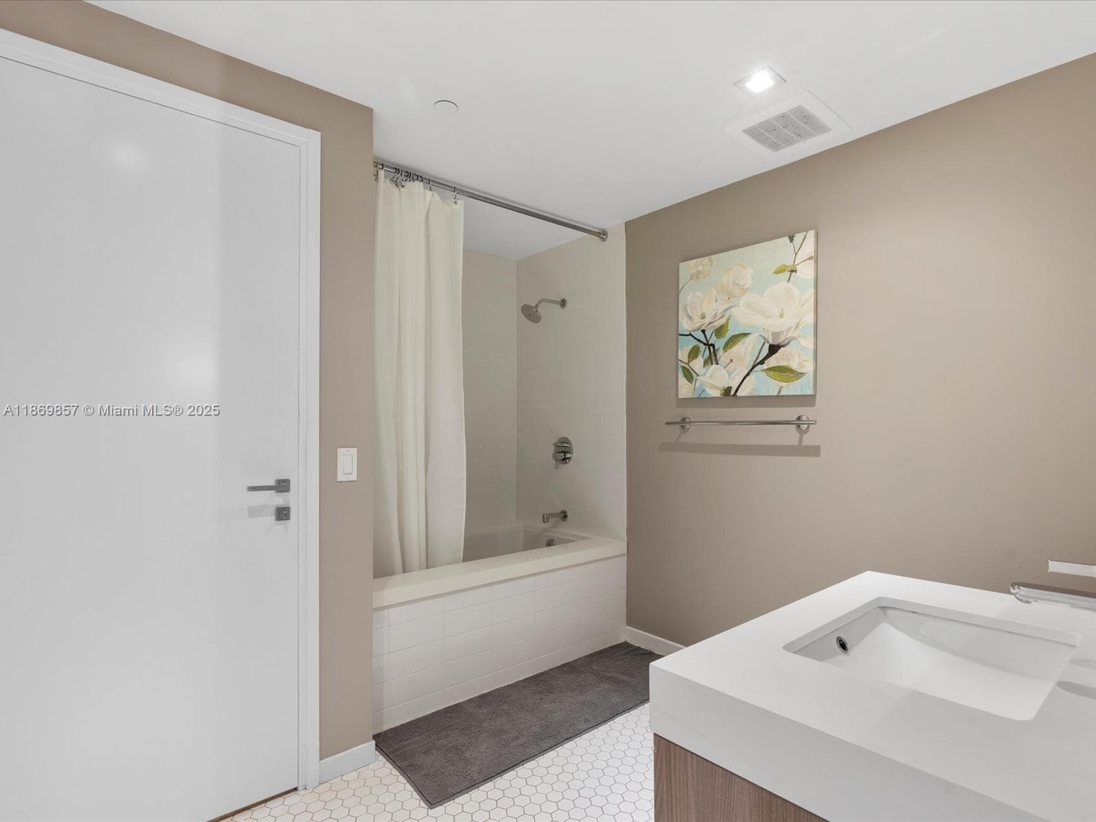 TIFFANY HOUSE · #603 in Fort Lauderdale - Photo 15