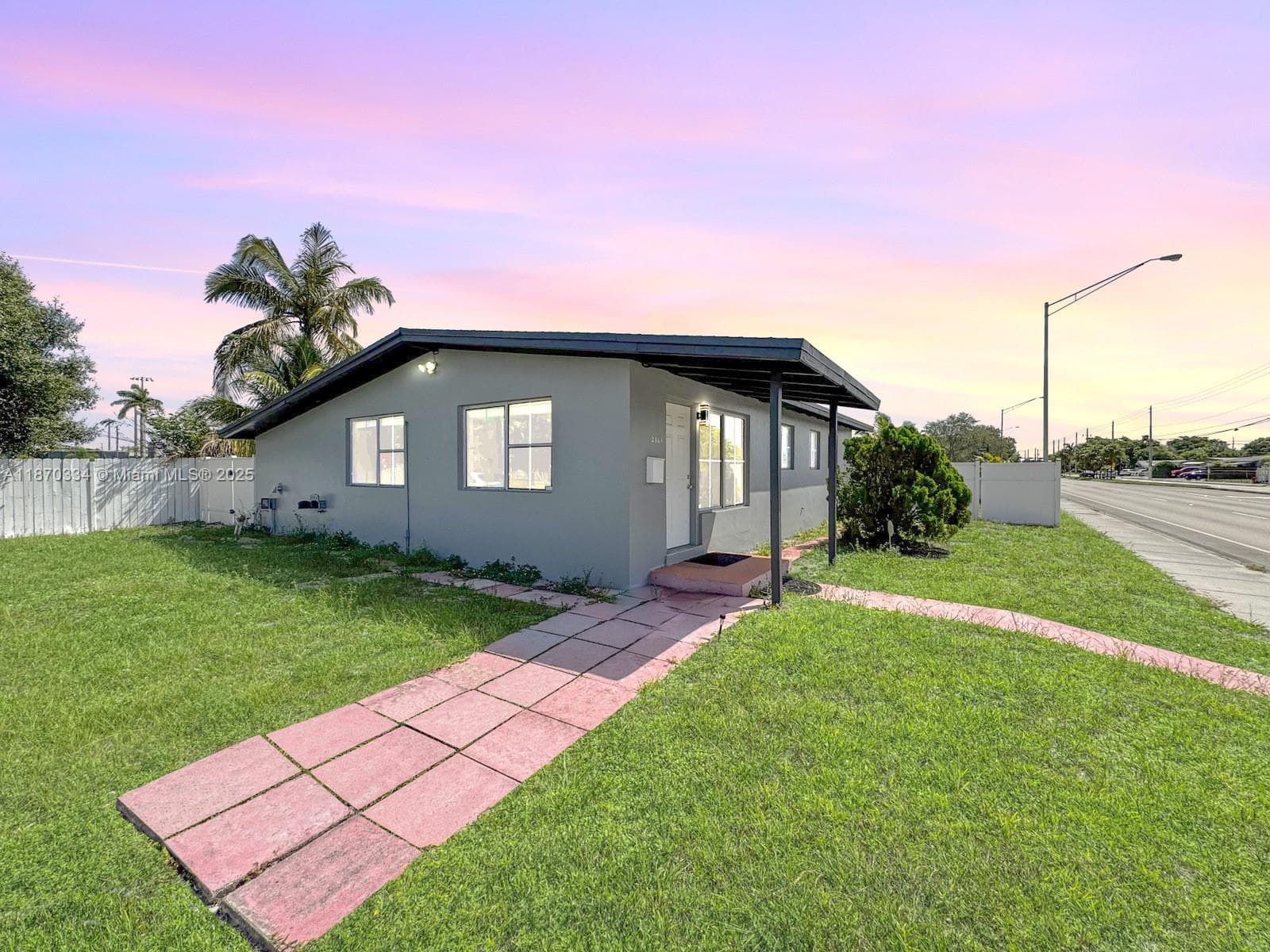 2861 Davie Blvd photo 2