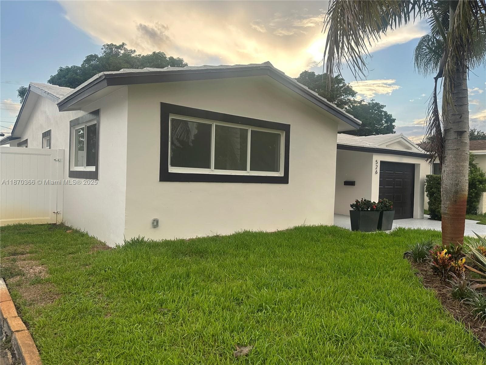 526 S Rainbow Dr #0 photo 2