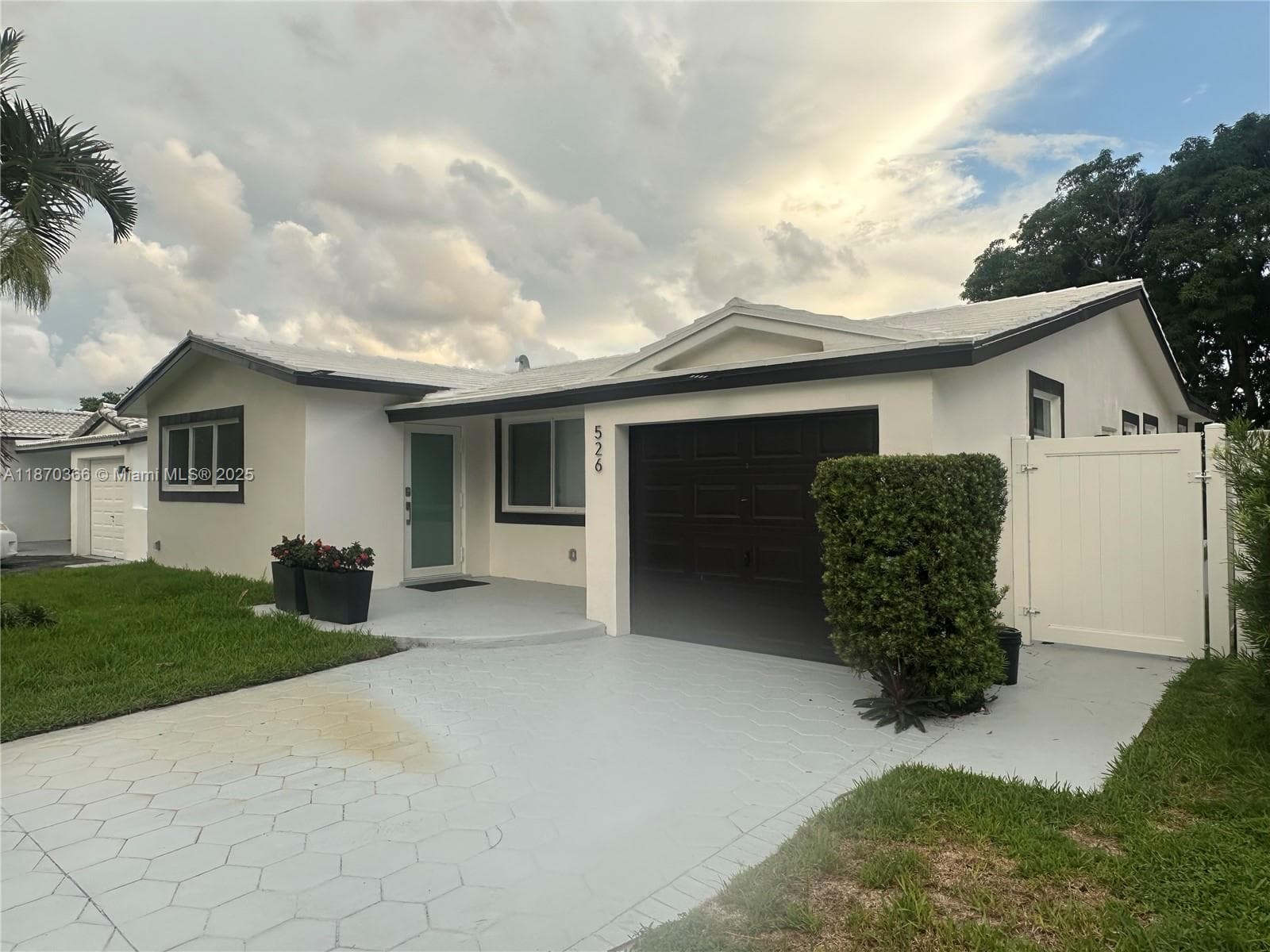 526 S Rainbow Dr #0 photo 3