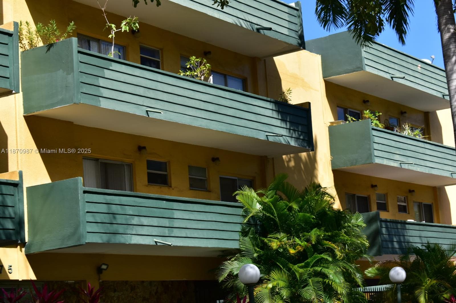 MOONRAKER CONDO · #2N in North Miami - Photo 2